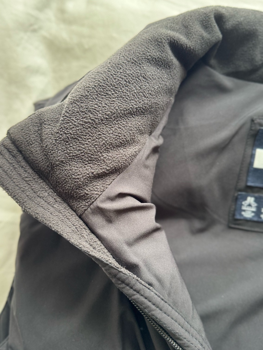 Abercrombie & Fitch Black Quilted Puffer Vest - Picture 8 of 8